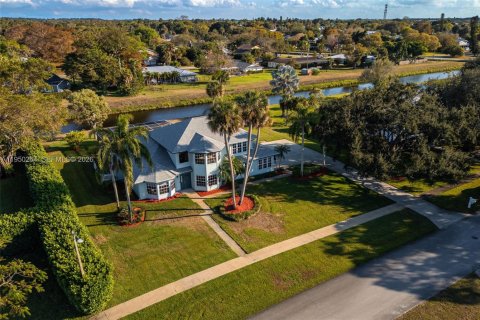Villa ou maison à Clewiston, Floride 4 chambres, 343.65 m2 № 2189939