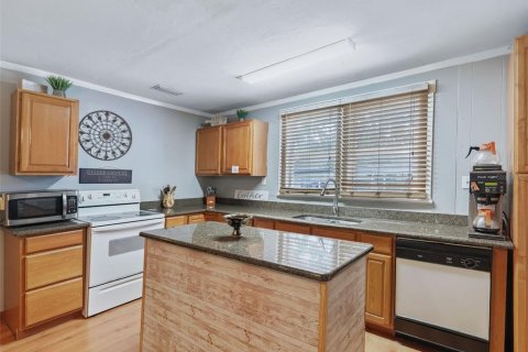Casa en venta en Wildwood, Florida, 2 dormitorios, 100.71 m2 № 1869623 - foto 11