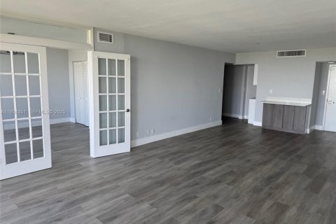 Снять в аренду кондоминиум в Майами, Флорида 2 спальни, 113.25м2, № 1992687 - фото 9