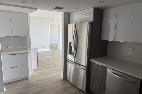 Снять в аренду кондоминиум в Майами, Флорида 2 спальни, 113.25м2, № 1992687 - фото 2