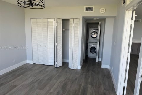 Снять в аренду кондоминиум в Майами, Флорида 2 спальни, 113.25м2, № 1992687 - фото 5