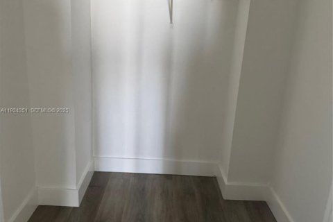 Снять в аренду кондоминиум в Майами, Флорида 2 спальни, 113.25м2, № 1992687 - фото 13