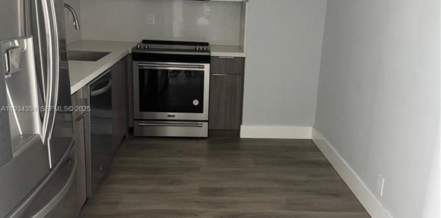 Кондоминиум с 2 спальнями в Майами, Флорида № 1992687