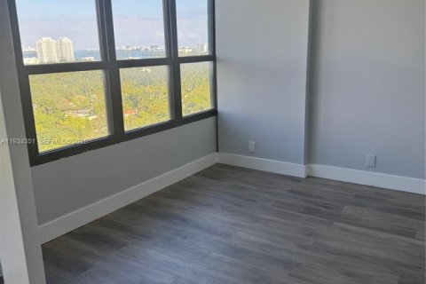 Снять в аренду кондоминиум в Майами, Флорида 2 спальни, 113.25м2, № 1992687 - фото 3