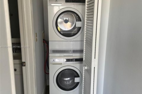 Снять в аренду кондоминиум в Майами, Флорида 2 спальни, 113.25м2, № 1992687 - фото 16