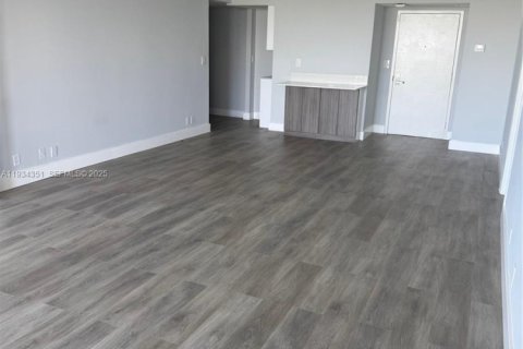 Снять в аренду кондоминиум в Майами, Флорида 2 спальни, 113.25м2, № 1992687 - фото 10