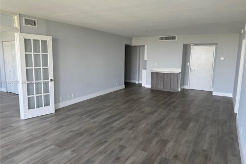 Снять в аренду кондоминиум в Майами, Флорида 2 спальни, 113.25м2, № 1992687 - фото 8