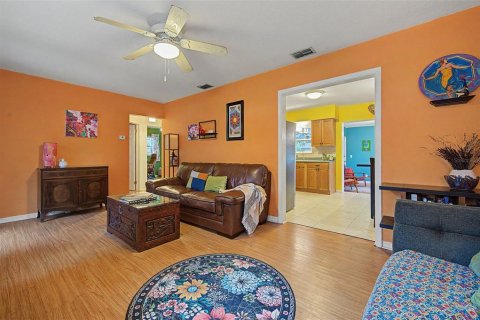 Casa en venta en Gulfport, Florida, 2 dormitorios, 94.76 m2 № 2409839 - foto 16