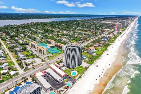 Condo in Daytona Beach, Florida, 3 bedrooms  № 2123399 - photo 12