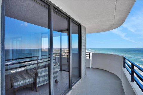 Condo in Daytona Beach, Florida, 3 bedrooms  № 2123399 - photo 5