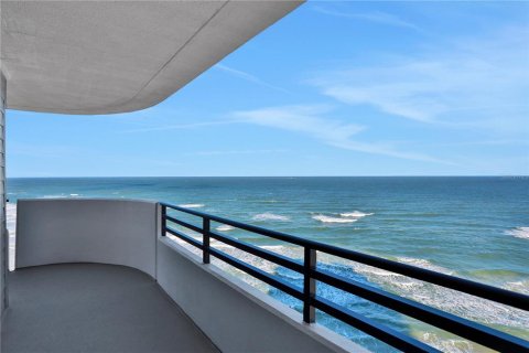 Condo in Daytona Beach, Florida, 3 bedrooms  № 2123399 - photo 4