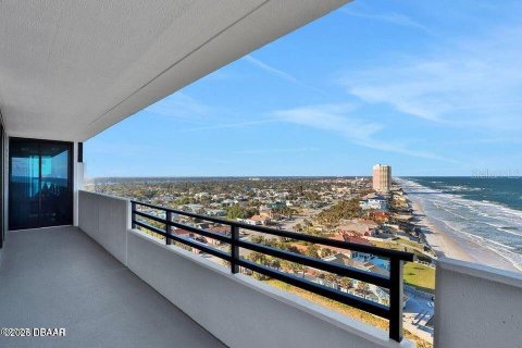 Condo in Daytona Beach, Florida, 3 bedrooms  № 2123399 - photo 3