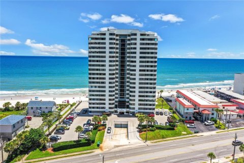 Condominio en Daytona Beach, Florida, 3 dormitorios № 2123399