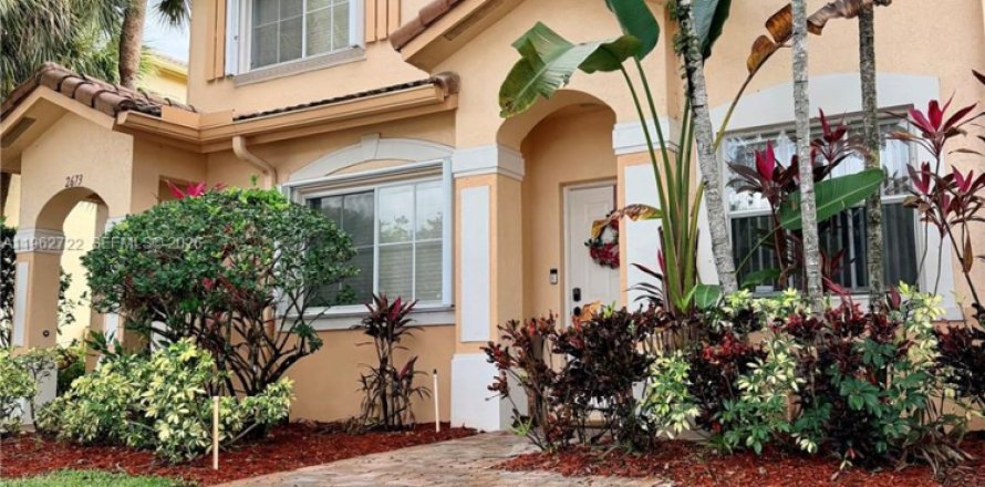 Townhouse in Miramar, Florida 3 bedrooms, 134.71 sq.m. № 2029916