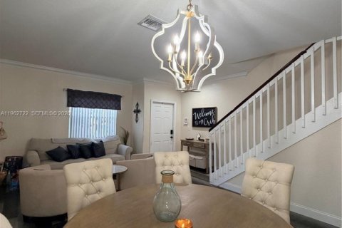 Townhouse in Miramar, Florida 3 bedrooms, 134.71 sq.m. № 2029916 - photo 4