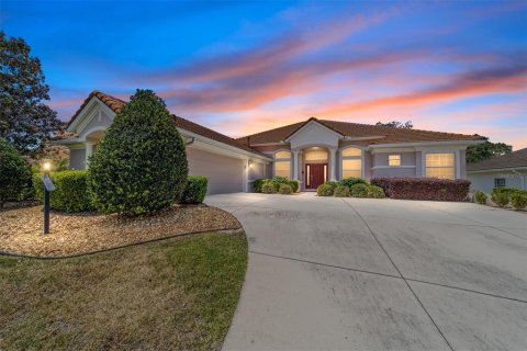 House in Hernando, Florida 4 bedrooms, 263.66 sq.m. № 1675028 - photo 1