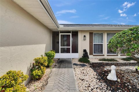 Casa en alquiler en Sun City Center, Florida, 2 dormitorios, 234.86 m2 № 1906727 - foto 9