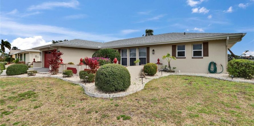 Casa en Sun City Center, Florida 2 dormitorios, 234.86 m2 № 1906727