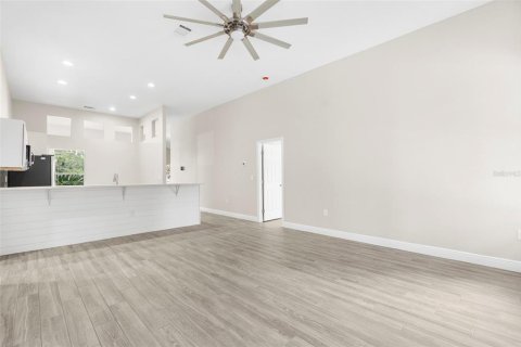 House in Spring Hill, Florida 4 bedrooms, 189.06 sq.m. № 1876206 - photo 14