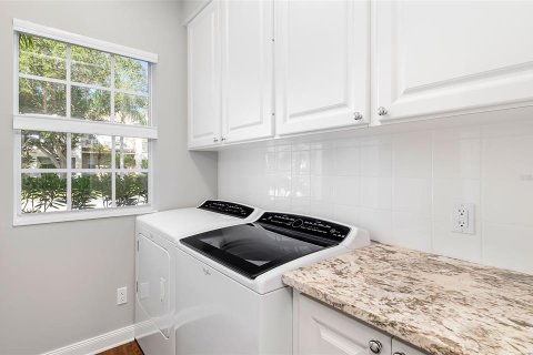 Townhouse in Sarasota, Florida 3 bedrooms, 155.33 sq.m. № 2379568 - photo 16