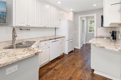 Townhouse in Sarasota, Florida 3 bedrooms, 155.33 sq.m. № 2379568 - photo 14