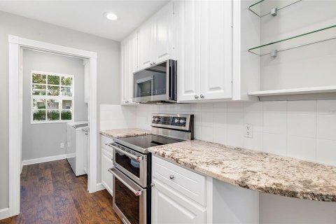Townhouse in Sarasota, Florida 3 bedrooms, 155.33 sq.m. № 2379568 - photo 15