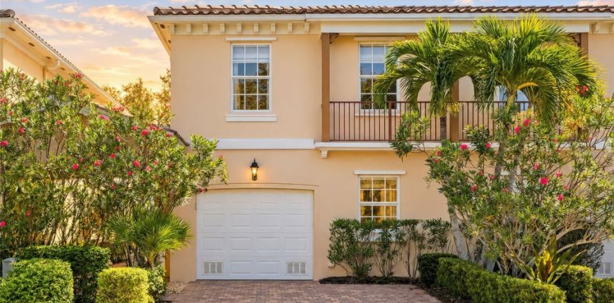 Townhouse in Sarasota, Florida 3 bedrooms, 155.33 sq.m. № 2379568