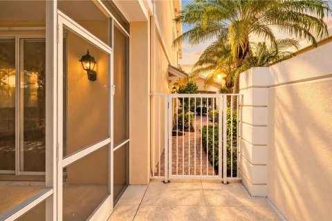 Townhouse in Sarasota, Florida 3 bedrooms, 155.33 sq.m. № 2379568 - photo 4