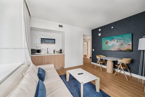 Condo in Miami, Florida, 2 bedrooms  № 1788764 - photo 1