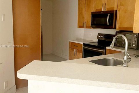 Condo in Coral Springs, Florida, 3 bedrooms  № 2004904 - photo 9