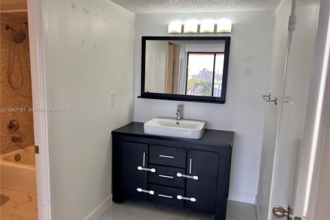 Copropriété à louer à Sunny Isles Beach, Floride: 2 chambres, 140 m2 № 2024900 - photo 16