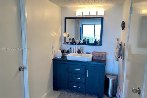 Copropriété à louer à Sunny Isles Beach, Floride: 2 chambres, 140 m2 № 2024900 - photo 17