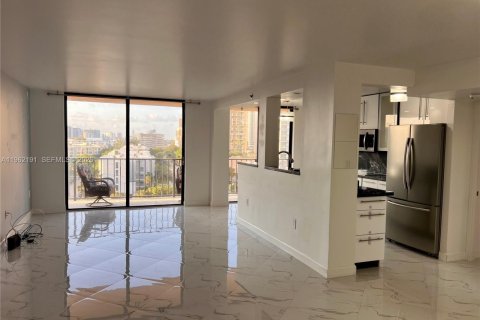 Copropriété à louer à Sunny Isles Beach, Floride: 2 chambres, 140 m2 № 2024900 - photo 4