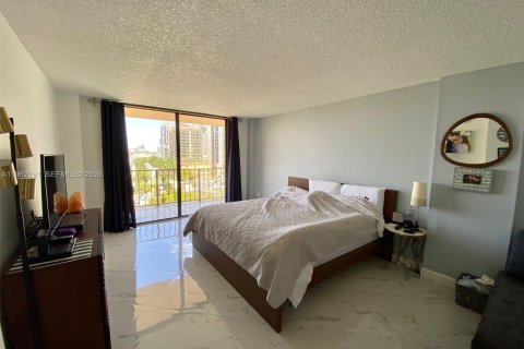 Copropriété à louer à Sunny Isles Beach, Floride: 2 chambres, 140 m2 № 2024900 - photo 11