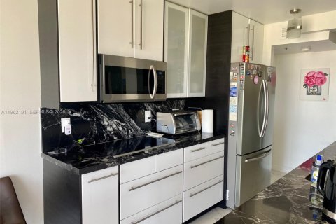 Copropriété à louer à Sunny Isles Beach, Floride: 2 chambres, 140 m2 № 2024900 - photo 9