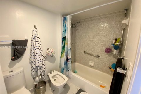 Copropriété à louer à Sunny Isles Beach, Floride: 2 chambres, 140 m2 № 2024900 - photo 19