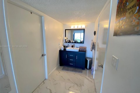 Copropriété à louer à Sunny Isles Beach, Floride: 2 chambres, 140 m2 № 2024900 - photo 18