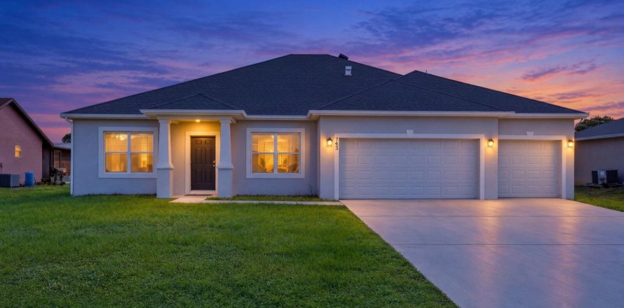 Casa en Port St. Lucie, Florida 3 dormitorios, 230.96 m2 № 2397305