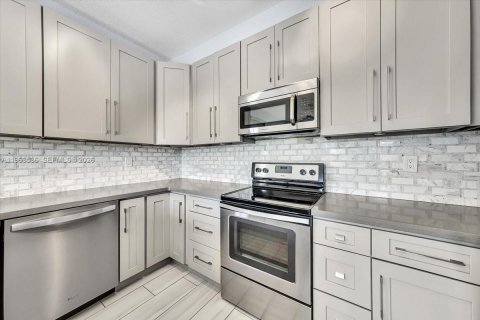 Купить кондоминиум в Плантация, Флорида 2 спальни, 111.95м2, № 2025195 - фото 11