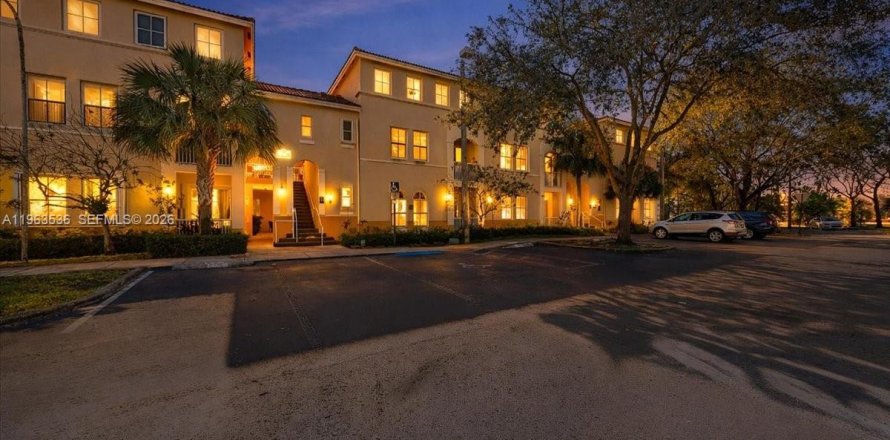 Кондоминиум с 2 спальнями в Плантация, Флорида № 2025195