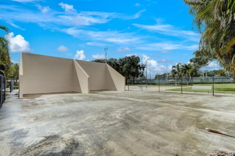 Townhouse in West Palm Beach, Florida 2 bedrooms, 114.83 sq.m. № 2187140 - photo 28