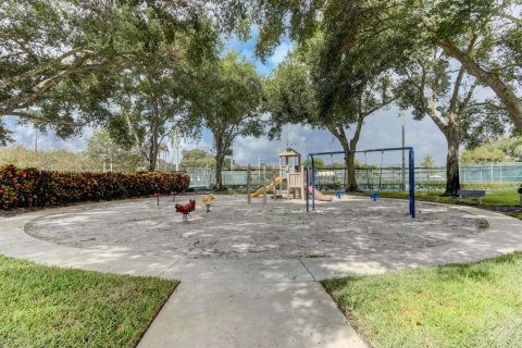 Townhouse in West Palm Beach, Florida 2 bedrooms, 114.83 sq.m. № 2187140 - photo 30