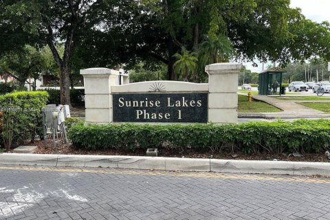 Condo in Sunrise, Florida, 1 bedroom  № 1704761 - photo 2