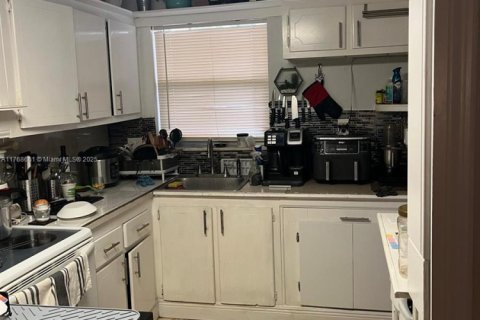 Condo in Sunrise, Florida, 1 bedroom  № 1704761 - photo 3