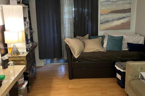 Condo in Sunrise, Florida, 1 bedroom  № 1704761 - photo 7