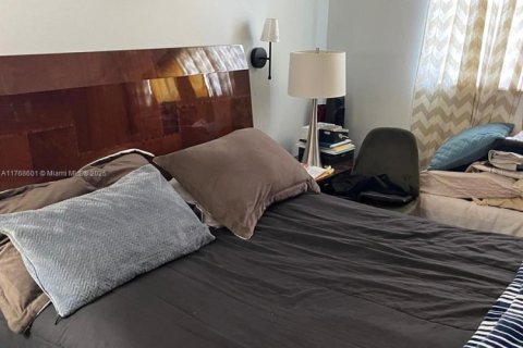 Condo in Sunrise, Florida, 1 bedroom  № 1704761 - photo 4