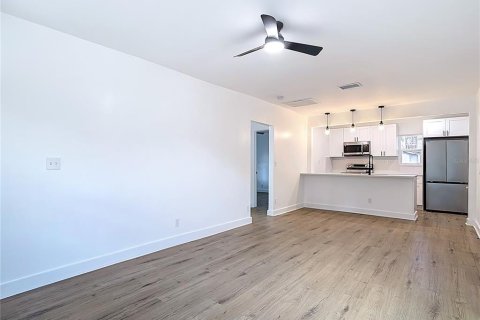 Villa ou maison à louer à Tampa, Floride: 2 chambres, 83.15 m2 № 2298417 - photo 9