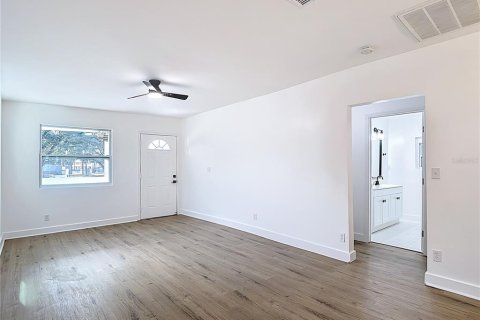 Villa ou maison à louer à Tampa, Floride: 2 chambres, 83.15 m2 № 2298417 - photo 6