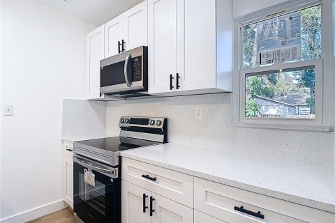 Villa ou maison à louer à Tampa, Floride: 2 chambres, 83.15 m2 № 2298417 - photo 13
