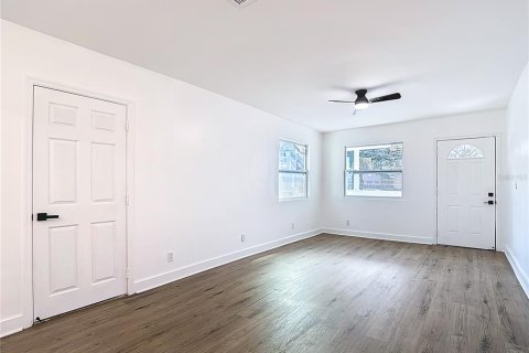 Villa ou maison à louer à Tampa, Floride: 2 chambres, 83.15 m2 № 2298417 - photo 7